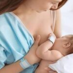 Majka i beba u bliskom kontaktu tijekom dojenja u prvim tjednima nakon poroda